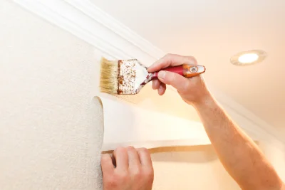 Pose de papier peint à Quins — revêtements muraux et toiles de verre